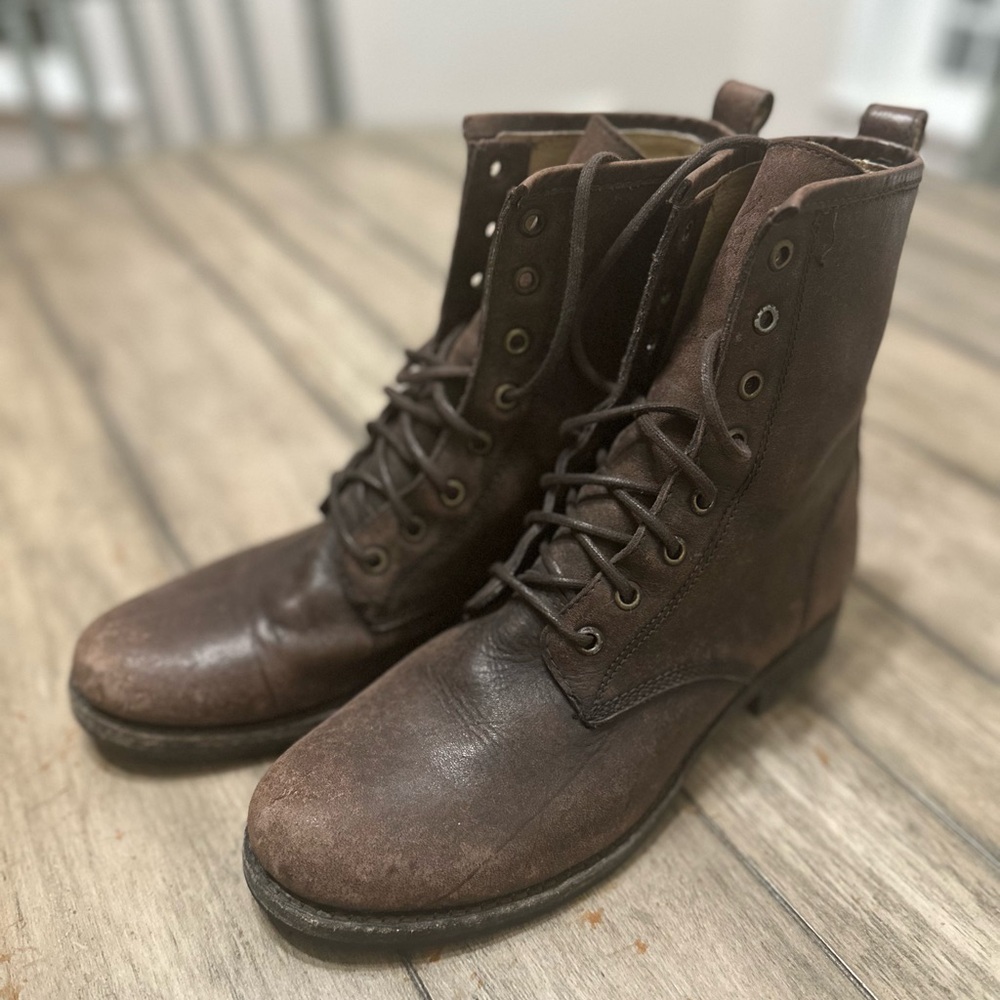 Frye Veronica Combat Boot Sz8.5 Faded Brown